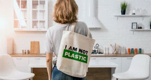 girl with reusable tote bag